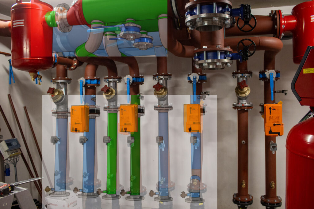 Technische installatie met gekleurde leidingen